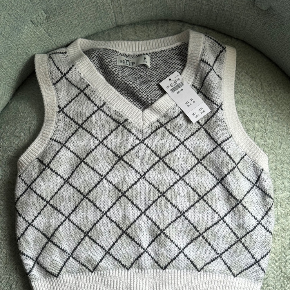 hollister vest:)